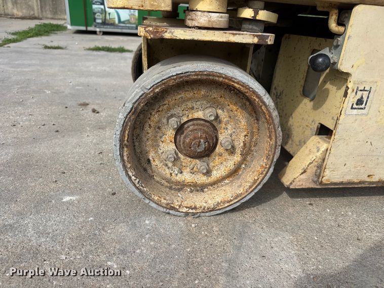 image for item NJ9205 JLG 1932E2 scissor lift