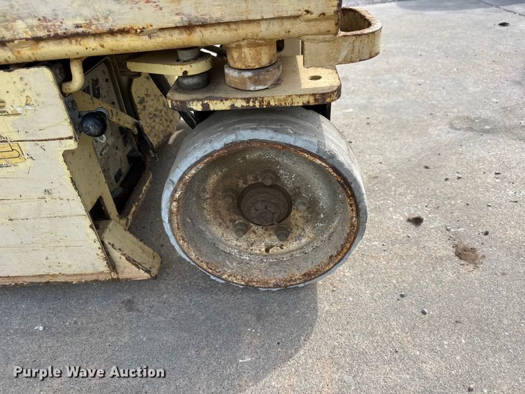 image for item NJ9205 JLG 1932E2 scissor lift