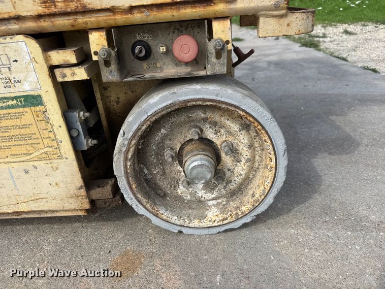 image for item NJ9205 JLG 1932E2 scissor lift