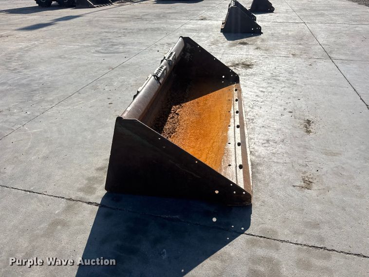 image for item NJ9220 Bobcat skid steer bucket