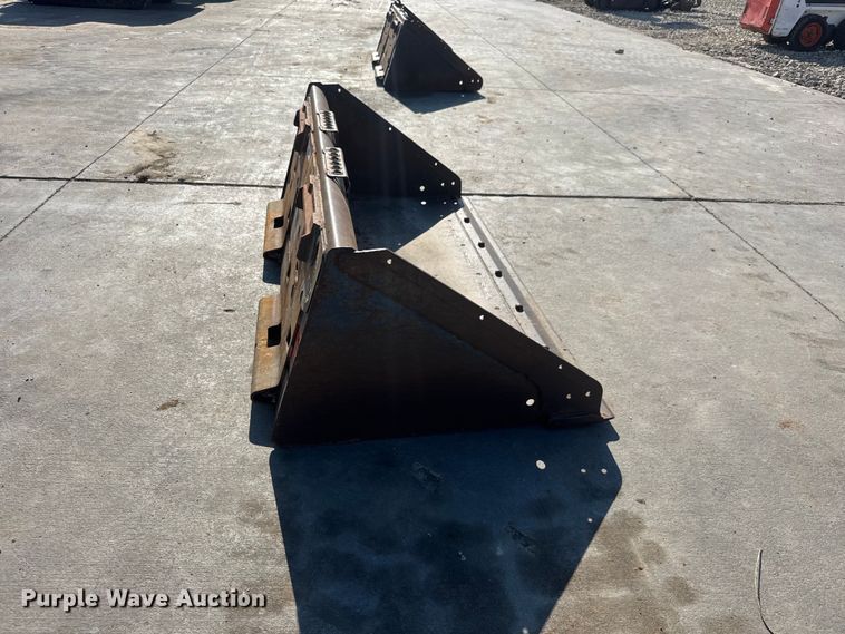 image for item NJ9221 Bobcat 62 Low Pro skid steer bucket