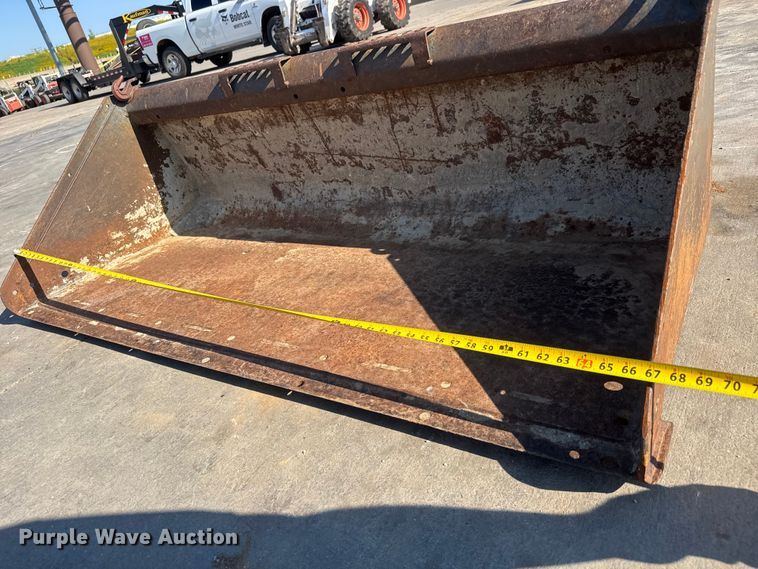 image for item NJ9222 Bobcat 68 Lo Pro skid steer bucket