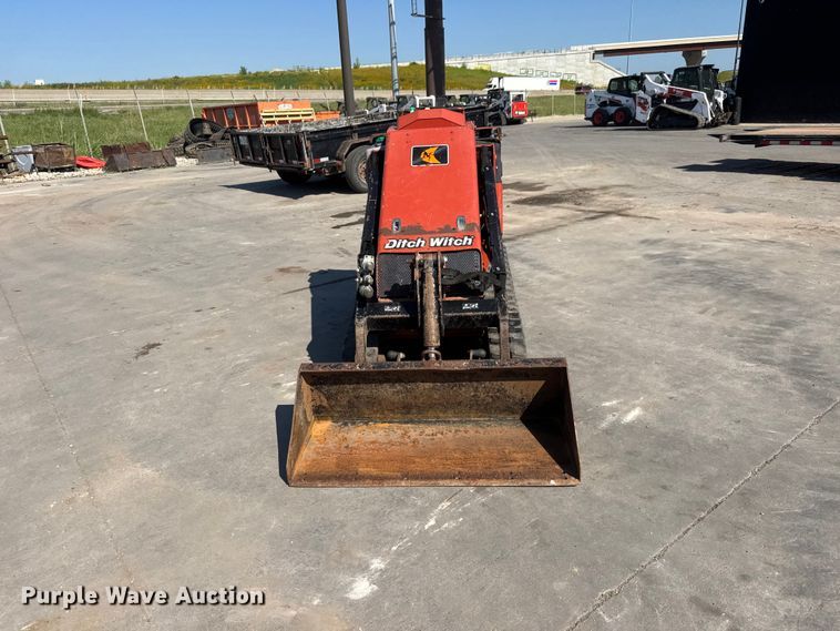 image for item NJ9229 2020 Ditch Witch SK800 compact utility loader