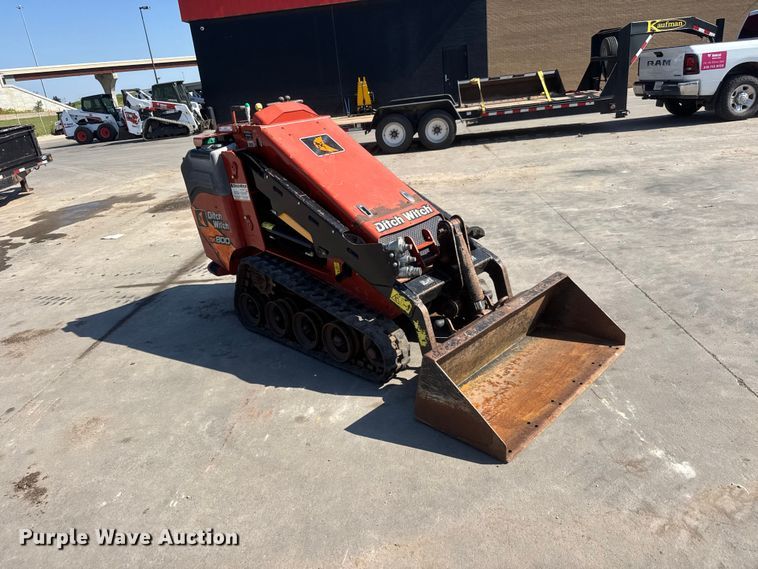 image for item NJ9229 2020 Ditch Witch SK800 compact utility loader
