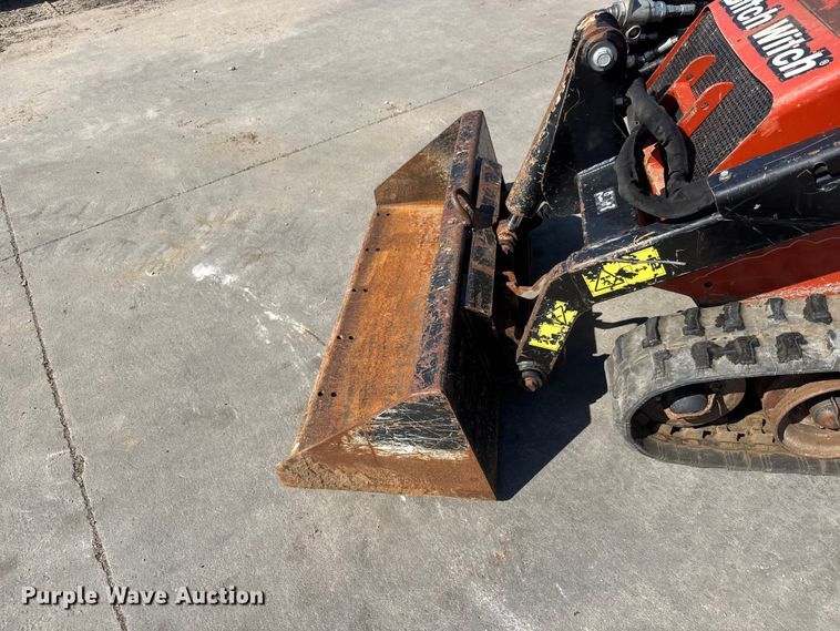 image for item NJ9229 2020 Ditch Witch SK800 compact utility loader