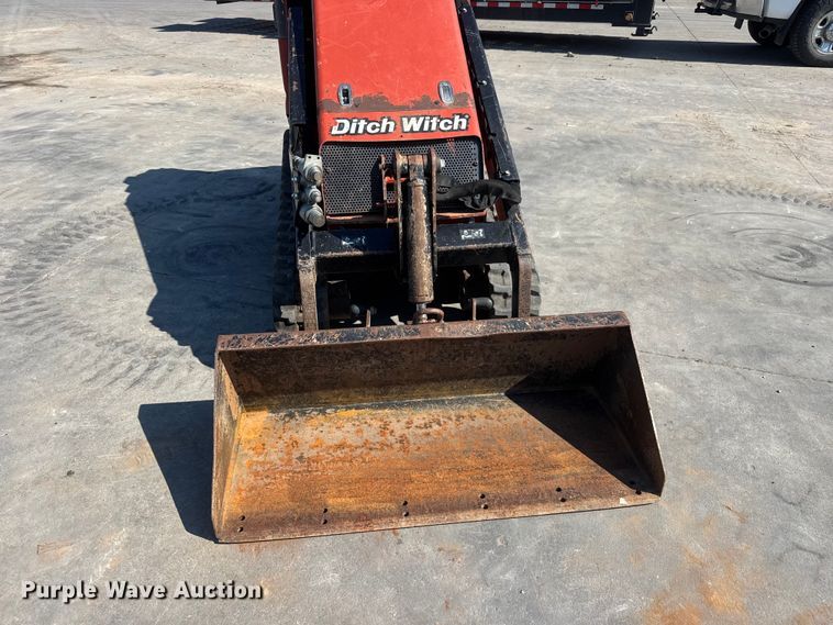 image for item NJ9229 2020 Ditch Witch SK800 compact utility loader