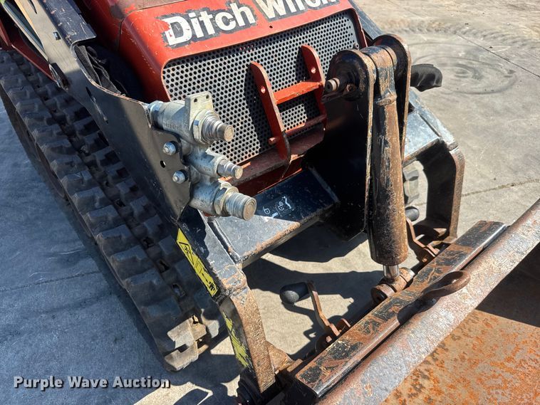 image for item NJ9229 2020 Ditch Witch SK800 compact utility loader