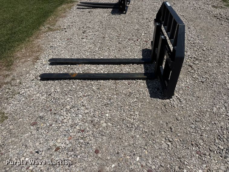 image for item NJ9235 Skid steer pallet forks
