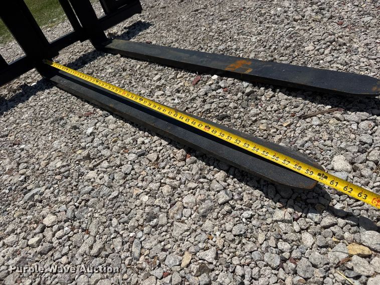 image for item NJ9235 Skid steer pallet forks