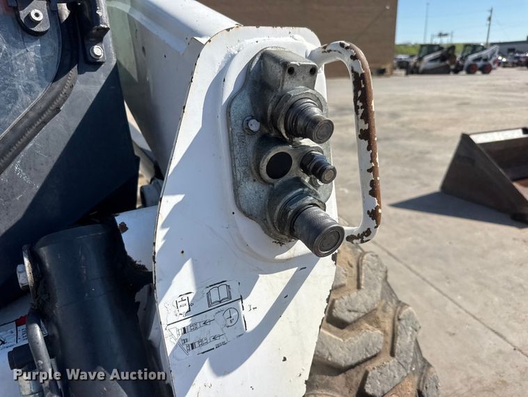 image for item NJ9245 2018 Bobcat S650 tracked skid steer loader