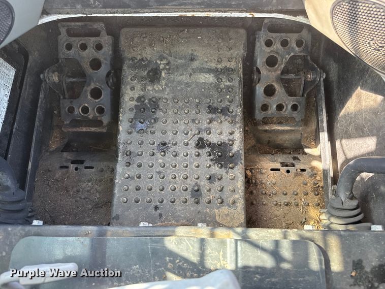 image for item NJ9245 2018 Bobcat S650 tracked skid steer loader