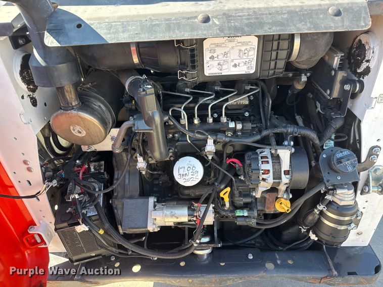image for item NJ9245 2018 Bobcat S650 tracked skid steer loader