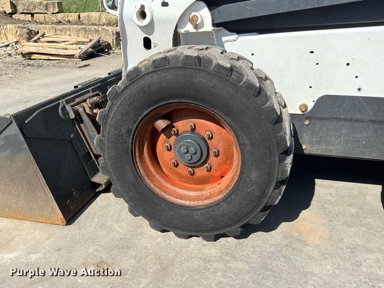 image for item NJ9245 2018 Bobcat S650 tracked skid steer loader