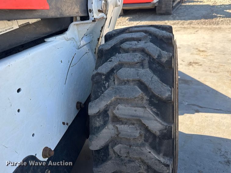 image for item NJ9245 2018 Bobcat S650 tracked skid steer loader