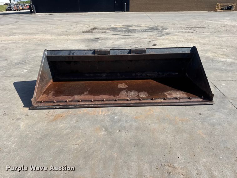 image for item NJ9246 Skid steer bucket