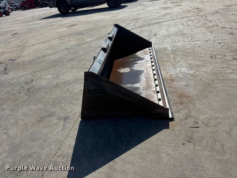 image for item NJ9246 Skid steer bucket