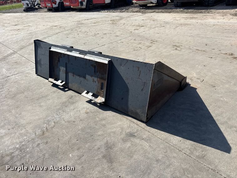 image for item NJ9246 Skid steer bucket