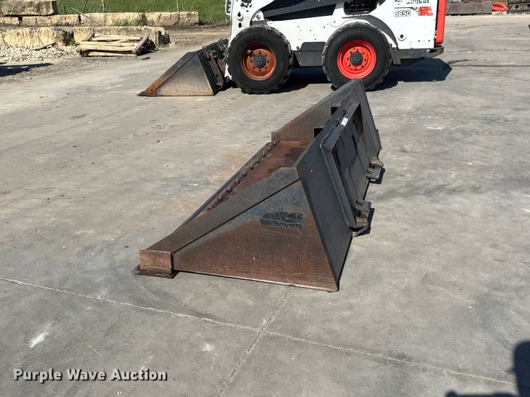 image for item NJ9246 Skid steer bucket