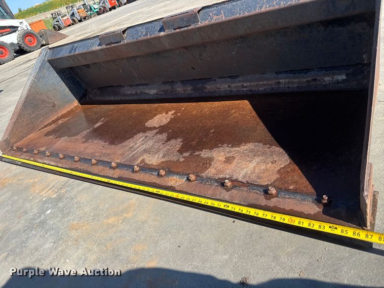 image for item NJ9246 Skid steer bucket