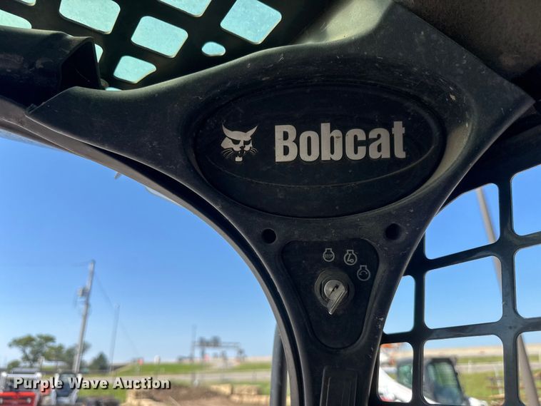 image for item NJ9247 2016 Bobcat T550 tracked skid steer loader
