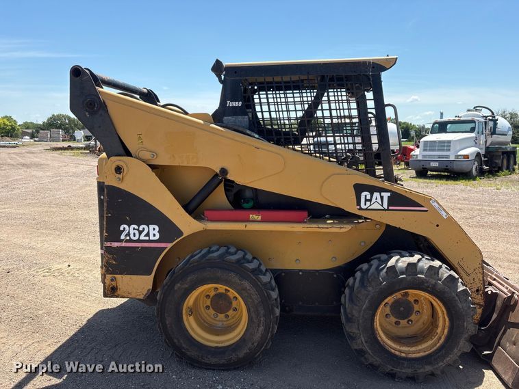 image for item NM9809 2004 Caterpillar 262B skid steer loader