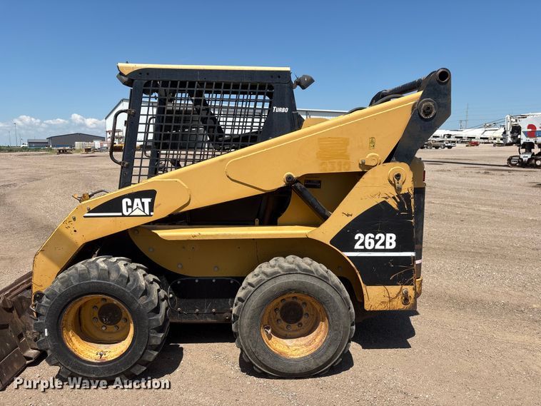 image for item NM9809 2004 Caterpillar 262B skid steer loader