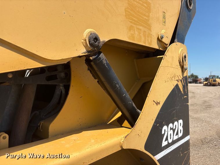 image for item NM9809 2004 Caterpillar 262B skid steer loader
