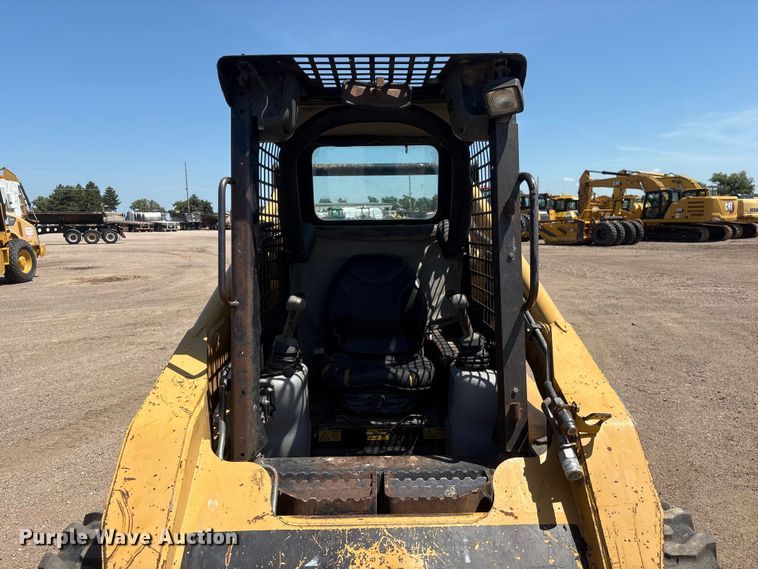 image for item NM9809 2004 Caterpillar 262B skid steer loader