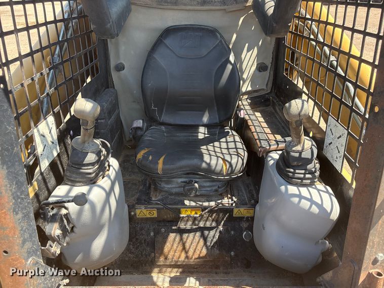 image for item NM9809 2004 Caterpillar 262B skid steer loader