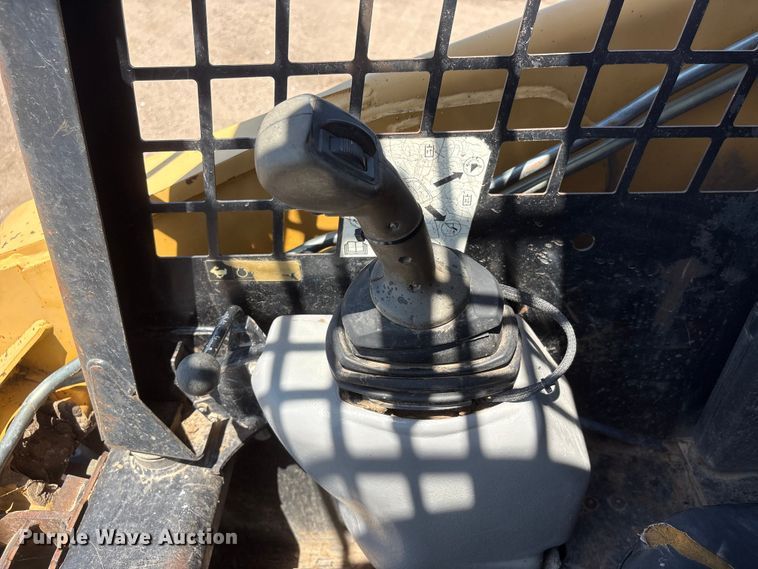 image for item NM9809 2004 Caterpillar 262B skid steer loader