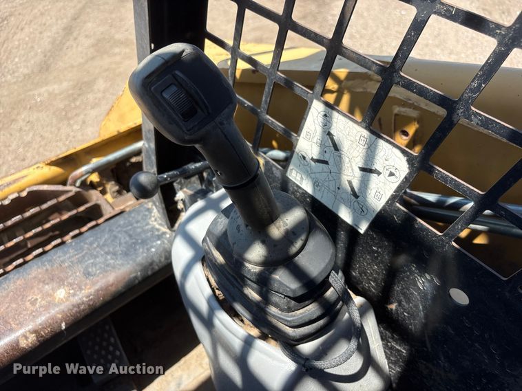 image for item NM9809 2004 Caterpillar 262B skid steer loader