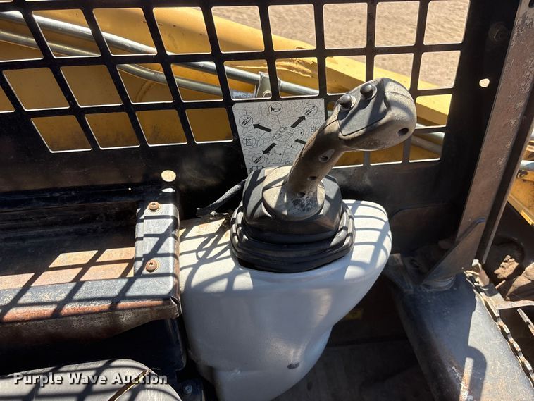image for item NM9809 2004 Caterpillar 262B skid steer loader