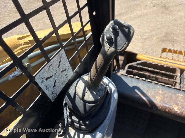 image for item NM9809 2004 Caterpillar 262B skid steer loader