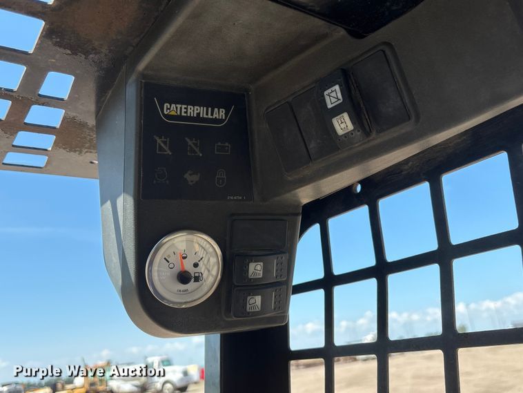 image for item NM9809 2004 Caterpillar 262B skid steer loader