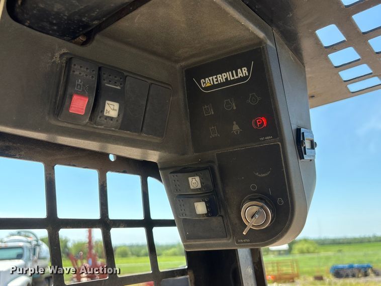 image for item NM9809 2004 Caterpillar 262B skid steer loader