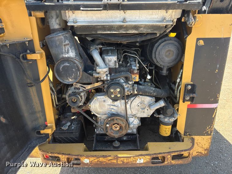 image for item NM9809 2004 Caterpillar 262B skid steer loader