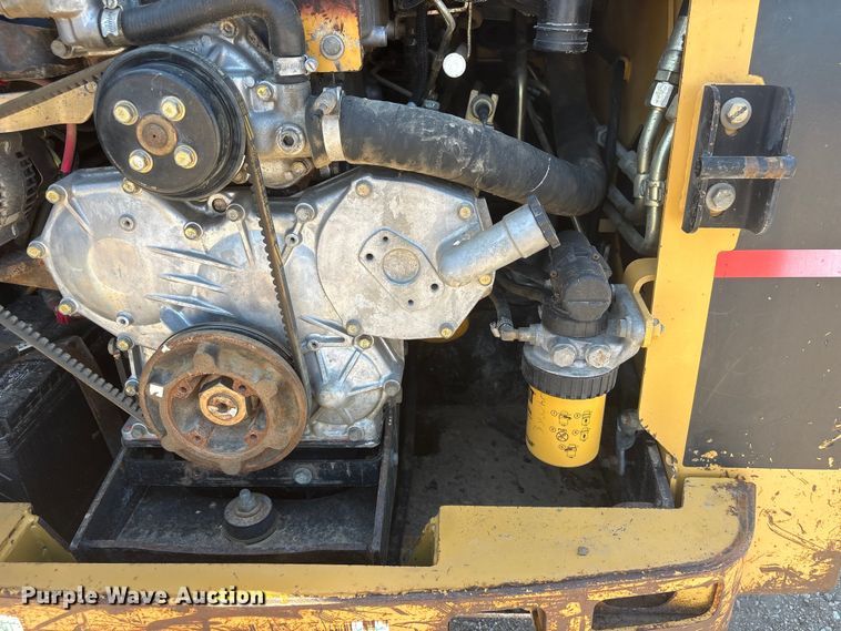 image for item NM9809 2004 Caterpillar 262B skid steer loader