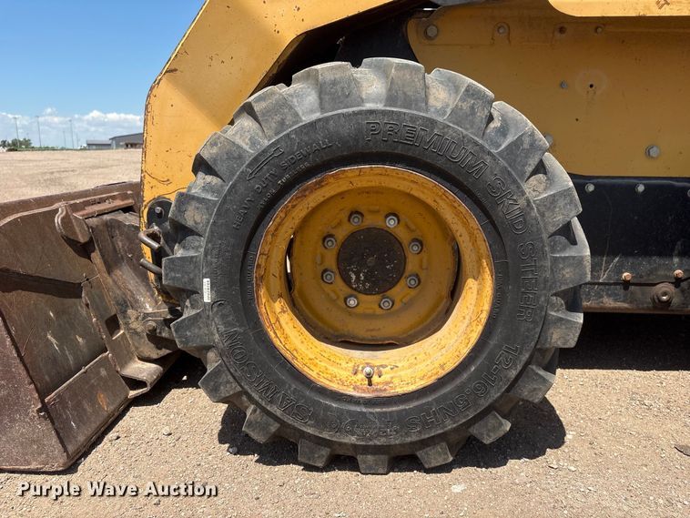 image for item NM9809 2004 Caterpillar 262B skid steer loader