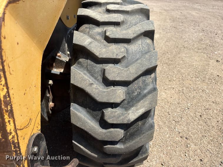 image for item NM9809 2004 Caterpillar 262B skid steer loader