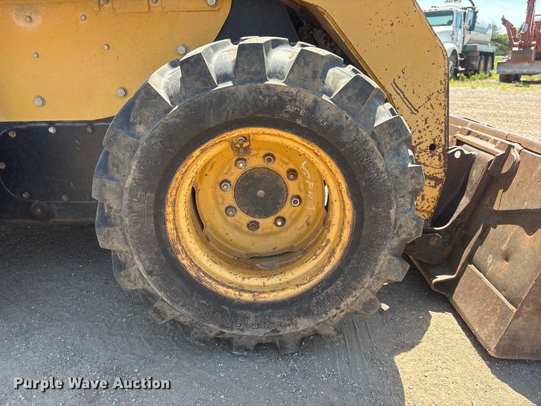 image for item NM9809 2004 Caterpillar 262B skid steer loader