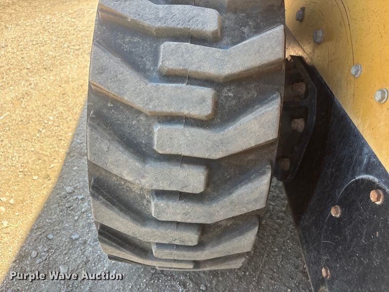 image for item NM9809 2004 Caterpillar 262B skid steer loader