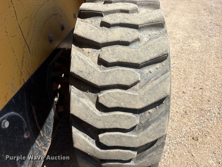 image for item NM9809 2004 Caterpillar 262B skid steer loader