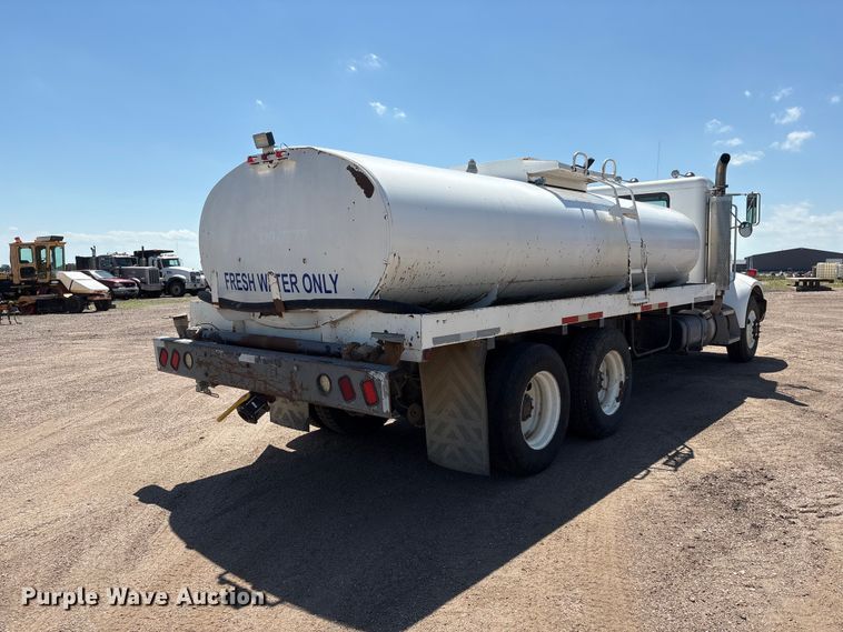 image for item NM9810 2002 Peterbilt 330 Tank truck