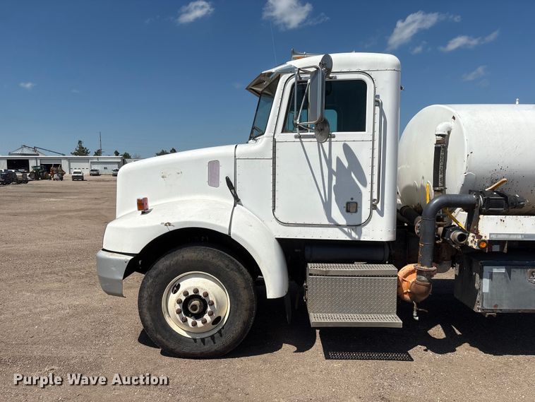 image for item NM9810 2002 Peterbilt 330 Tank truck