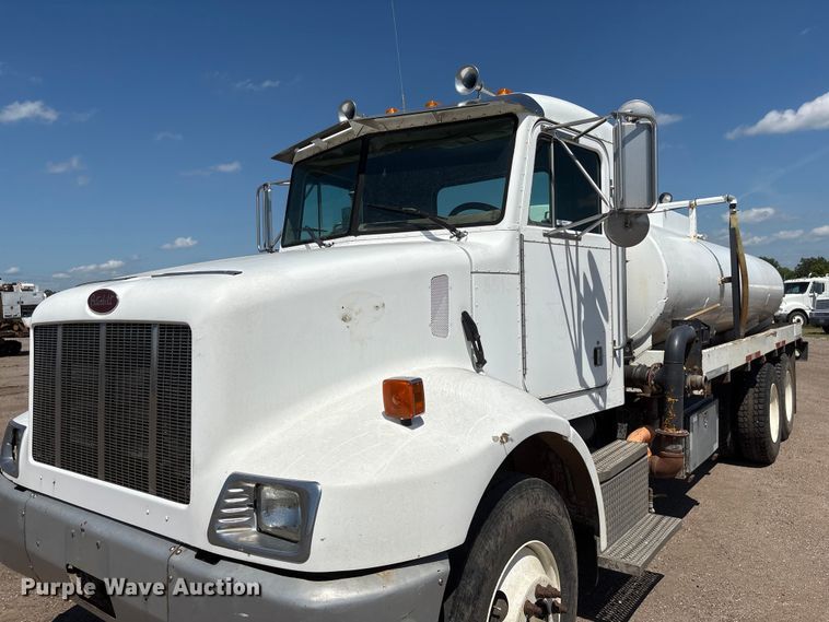 image for item NM9810 2002 Peterbilt 330 Tank truck