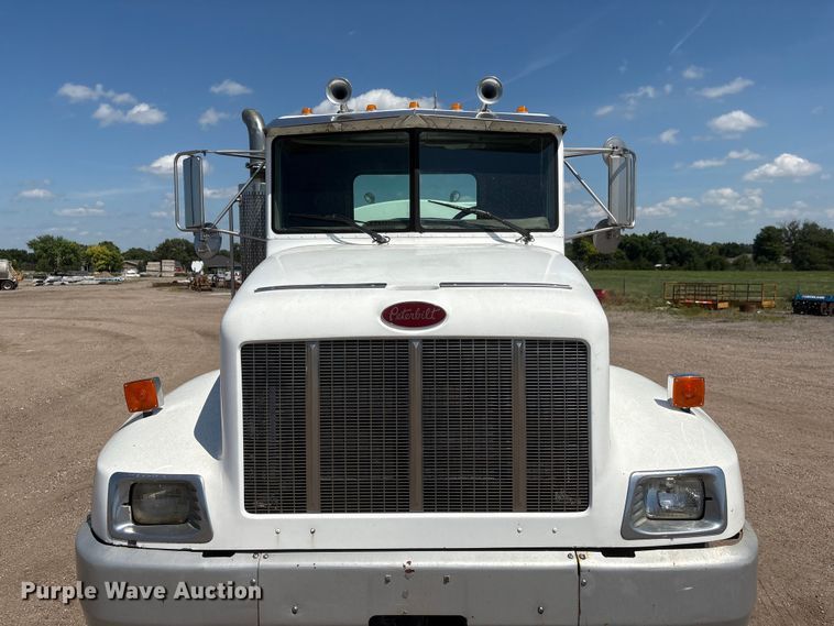 image for item NM9810 2002 Peterbilt 330 Tank truck