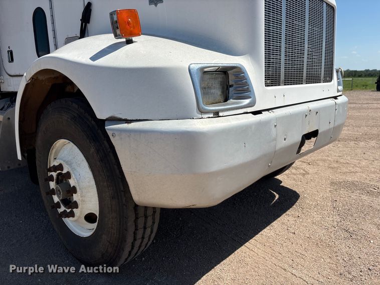 image for item NM9810 2002 Peterbilt 330 Tank truck
