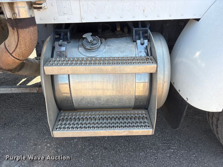 image for item NM9810 2002 Peterbilt 330 Tank truck