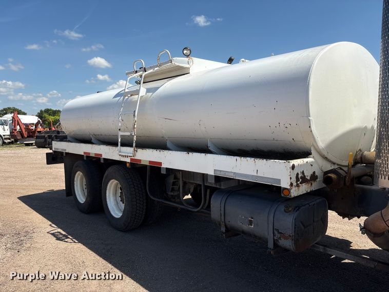 image for item NM9810 2002 Peterbilt 330 Tank truck