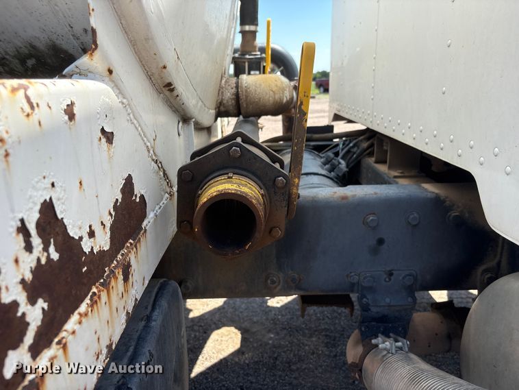 image for item NM9810 2002 Peterbilt 330 Tank truck